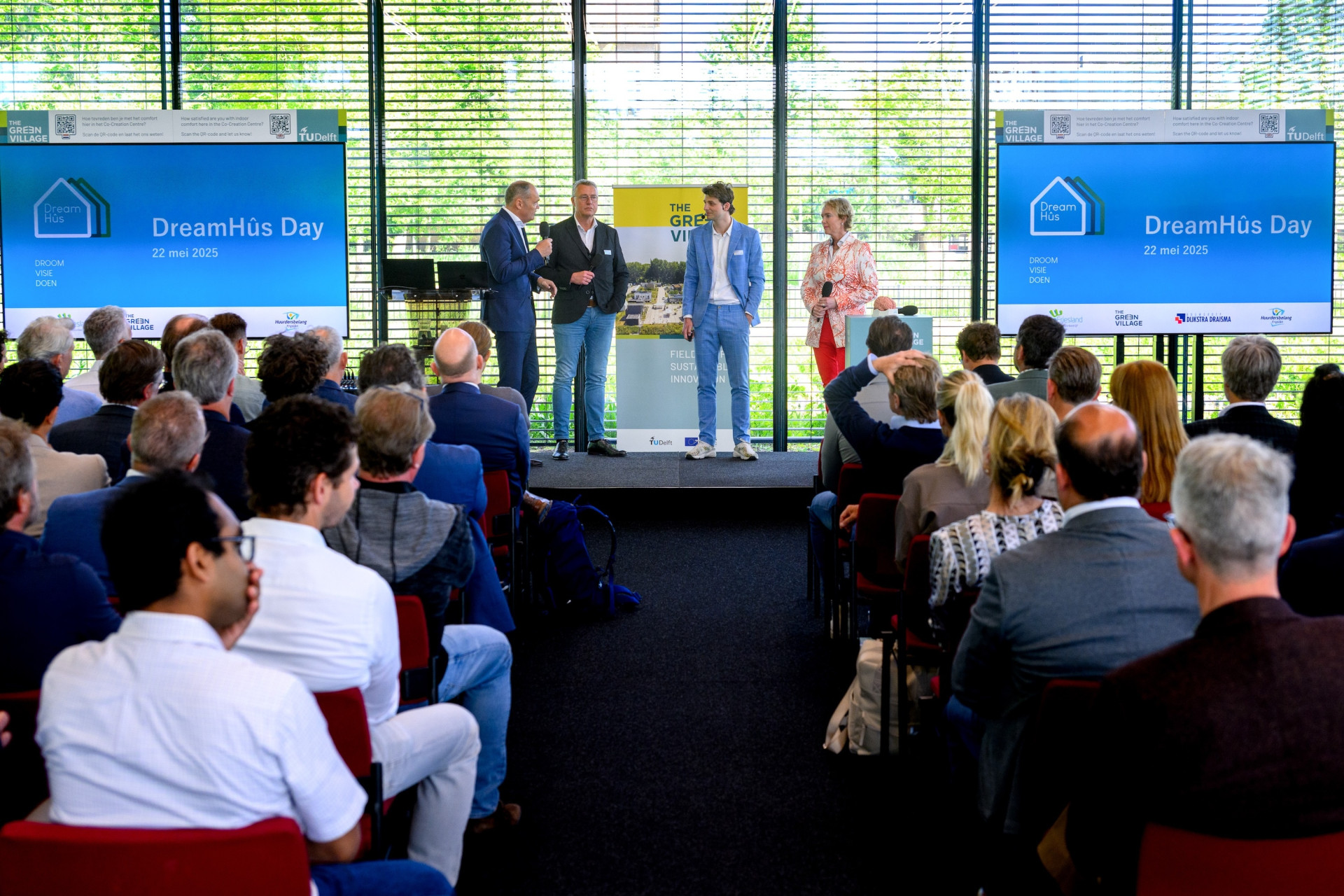 Een volle zaal tijdens DreamHûs Day in Delft.